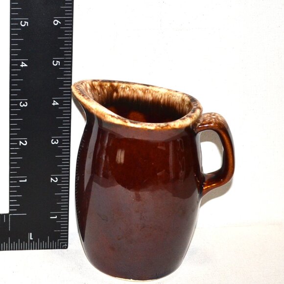 Two Pieces Of Vintage Hull Pottery Brown White Cheese Shaker Creamer - Picture 9 of 12